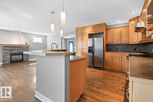 18 Cascade Crescent, Sherwood Park, AB - Indoor Photo Showing Kitchen With Upgraded Kitchen