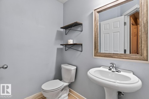 18 Cascade Crescent, Sherwood Park, AB - Indoor Photo Showing Bathroom