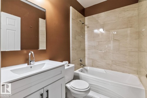 18 Cascade Crescent, Sherwood Park, AB - Indoor Photo Showing Bathroom