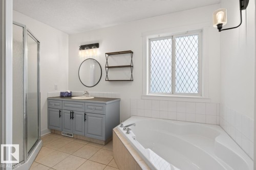 18 Cascade Crescent, Sherwood Park, AB - Indoor Photo Showing Bathroom
