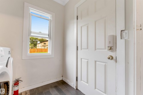 12105 87 Street Nw, Edmonton, AB - Indoor