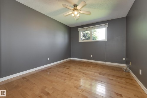 8003 136 Avenue Nw, Edmonton, AB - Indoor Photo Showing Other Room