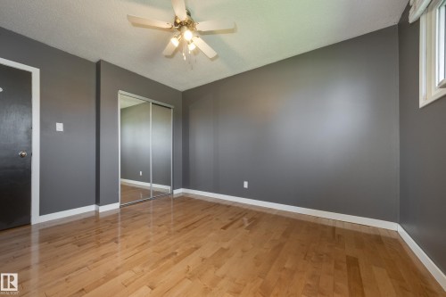 8003 136 Avenue Nw, Edmonton, AB - Indoor Photo Showing Other Room