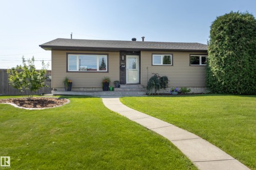 8003 136 Avenue Nw, Edmonton, AB - Outdoor