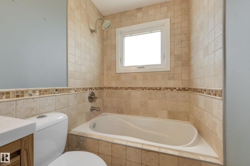 8003 136 Avenue Nw, Edmonton, AB - Indoor Photo Showing Bathroom