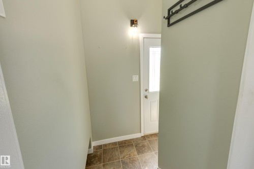 8003 136 Avenue Nw, Edmonton, AB - Indoor Photo Showing Other Room
