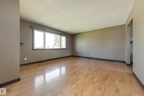 8003 136 Avenue Nw, Edmonton, AB - Indoor Photo Showing Other Room