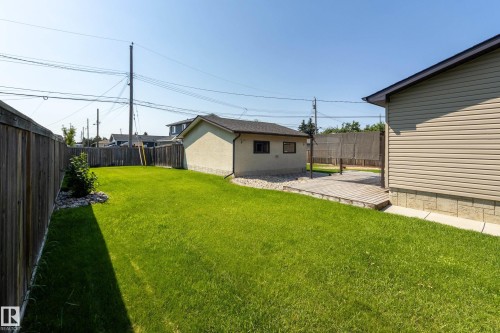 8003 136 Avenue Nw, Edmonton, AB - Outdoor