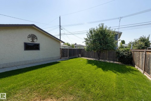 8003 136 Avenue Nw, Edmonton, AB - Outdoor