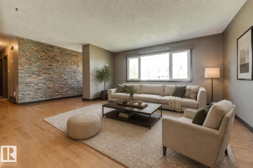 8003 136 Avenue Nw, Edmonton, AB - Indoor Photo Showing Living Room