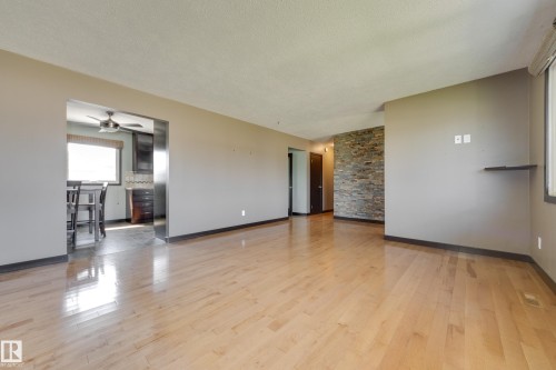 8003 136 Avenue Nw, Edmonton, AB - Indoor