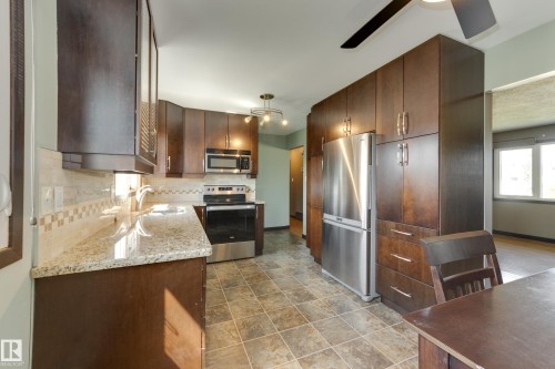 8003 136 Avenue Nw, Edmonton, AB - Indoor Photo Showing Kitchen With Upgraded Kitchen