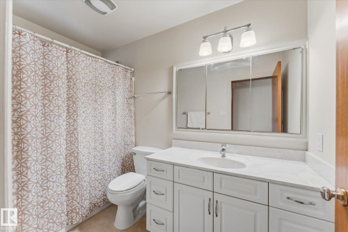 8727 73 Street Nw, Edmonton, AB - Indoor Photo Showing Bathroom