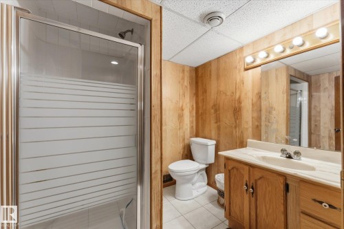 8727 73 Street Nw, Edmonton, AB - Indoor Photo Showing Bathroom