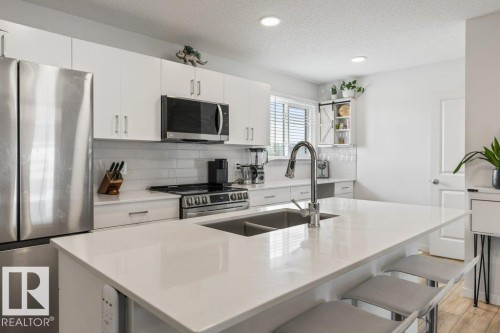 24 Jensen Gate, St. Albert, AB - Indoor Photo Showing Kitchen With Double Sink With Upgraded Kitchen