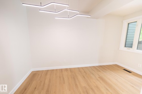 14 Amberly Court Nw, Edmonton, AB - Indoor Photo Showing Other Room