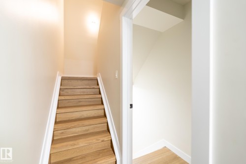 14 Amberly Court Nw, Edmonton, AB - Indoor Photo Showing Other Room