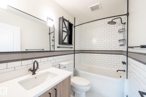 14 Amberly Court Nw, Edmonton, AB - Indoor Photo Showing Bathroom