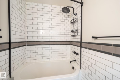 14 Amberly Court Nw, Edmonton, AB - Indoor Photo Showing Bathroom