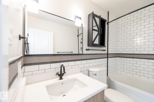 14 Amberly Court Nw, Edmonton, AB - Indoor Photo Showing Bathroom