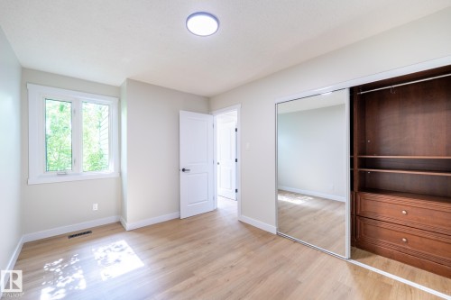 14 Amberly Court Nw, Edmonton, AB - Indoor Photo Showing Other Room