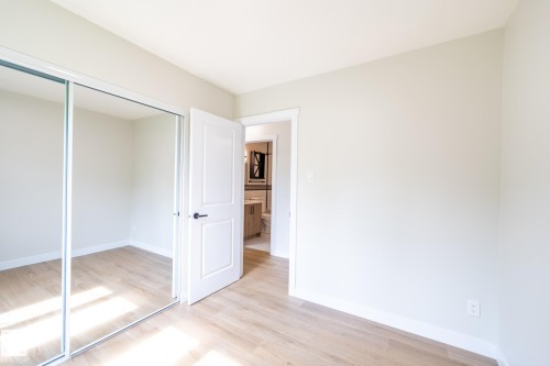 14 Amberly Court Nw, Edmonton, AB - Indoor Photo Showing Other Room