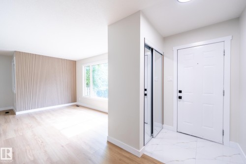 14 Amberly Court Nw, Edmonton, AB - Indoor Photo Showing Other Room
