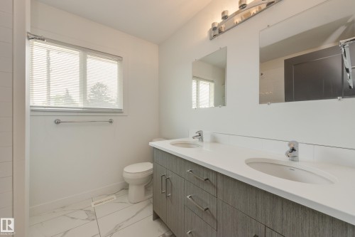 13112 90 Street Nw, Edmonton, AB - Indoor Photo Showing Bathroom