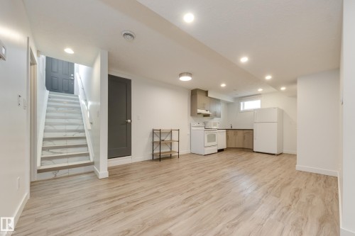 13112 90 Street Nw, Edmonton, AB - Indoor