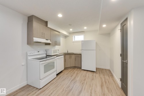 13112 90 Street Nw, Edmonton, AB - Indoor Photo Showing Kitchen