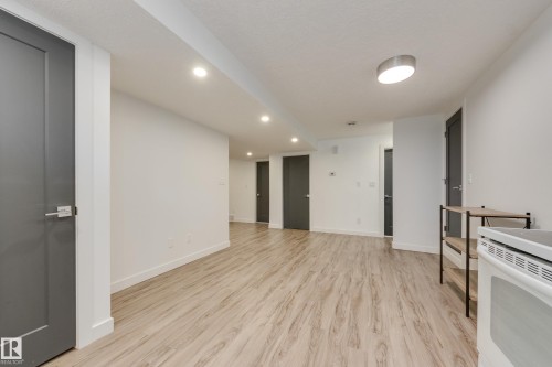 13112 90 Street Nw, Edmonton, AB - Indoor