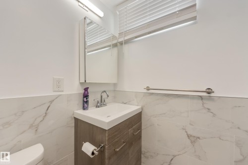 13112 90 Street Nw, Edmonton, AB - Indoor Photo Showing Bathroom