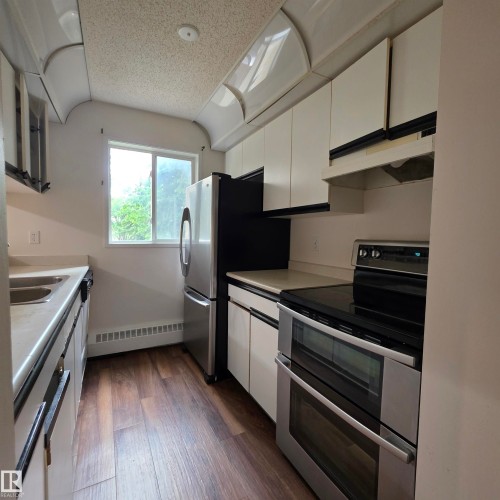 #201 17467 98A Av Nw, Edmonton, AB - Indoor Photo Showing Kitchen
