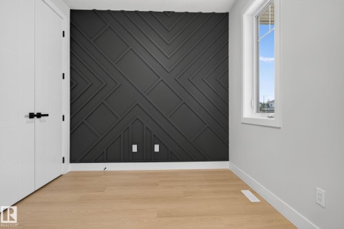 4272 Charles Close Sw, Edmonton, AB - Indoor Photo Showing Other Room