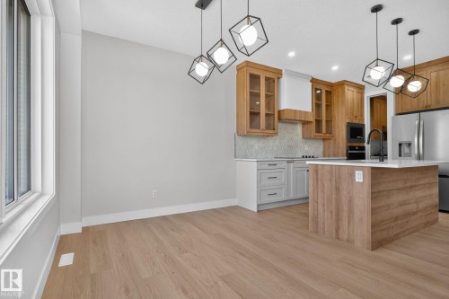 4272 Charles Close Sw, Edmonton, AB - Indoor Photo Showing Kitchen With Upgraded Kitchen