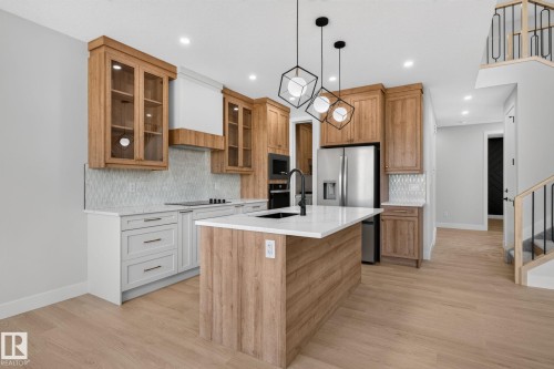 4272 Charles Close Sw, Edmonton, AB - Indoor Photo Showing Kitchen With Upgraded Kitchen