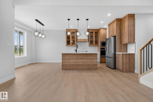 4272 Charles Close Sw, Edmonton, AB - Indoor Photo Showing Kitchen