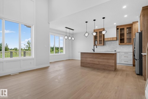 4272 Charles Close Sw, Edmonton, AB - Indoor Photo Showing Kitchen With Upgraded Kitchen