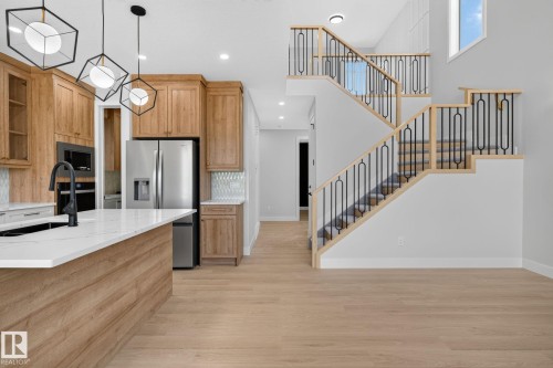 4272 Charles Close Sw, Edmonton, AB - Indoor Photo Showing Kitchen