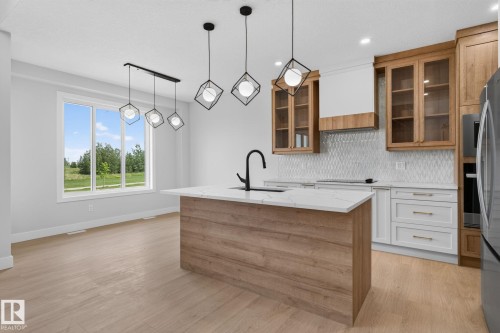 4272 Charles Close Sw, Edmonton, AB - Indoor Photo Showing Kitchen With Upgraded Kitchen