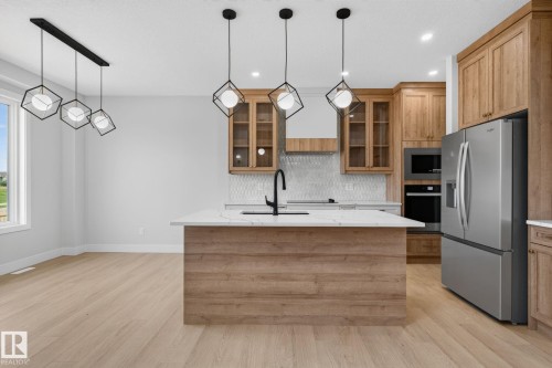 4272 Charles Close Sw, Edmonton, AB - Indoor Photo Showing Kitchen With Upgraded Kitchen
