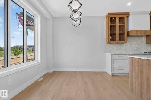 4272 Charles Close Sw, Edmonton, AB - Indoor