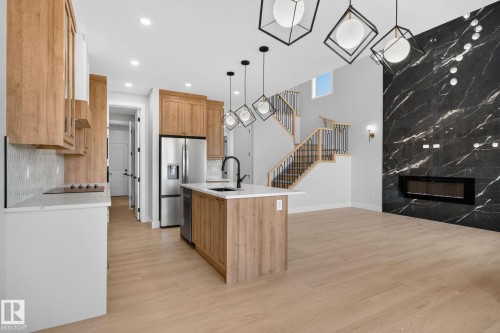 4272 Charles Close Sw, Edmonton, AB - Indoor Photo Showing Kitchen With Upgraded Kitchen