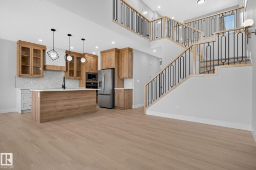 4272 Charles Close Sw, Edmonton, AB - Indoor Photo Showing Kitchen
