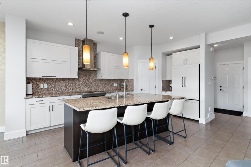 5811 Mullen Place Nw, Edmonton, AB - Indoor