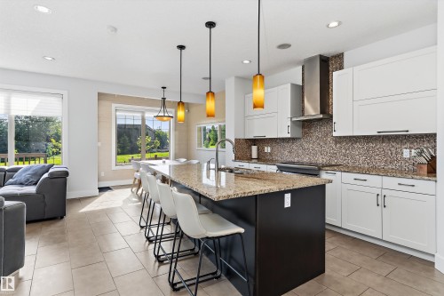 5811 Mullen Place Nw, Edmonton, AB - Indoor Photo Showing Kitchen With Upgraded Kitchen