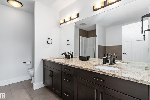 5811 Mullen Place Nw, Edmonton, AB - Indoor Photo Showing Bathroom