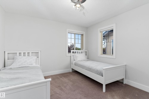 5811 Mullen Place Nw, Edmonton, AB - Indoor Photo Showing Bedroom
