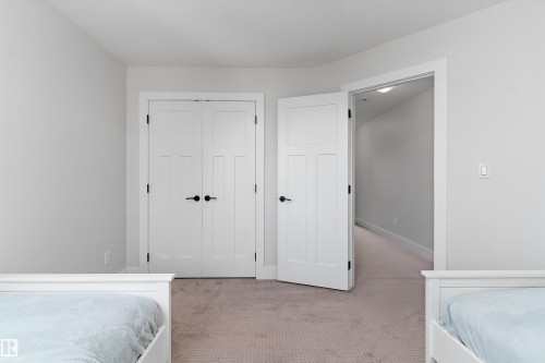5811 Mullen Place Nw, Edmonton, AB - Indoor Photo Showing Bedroom