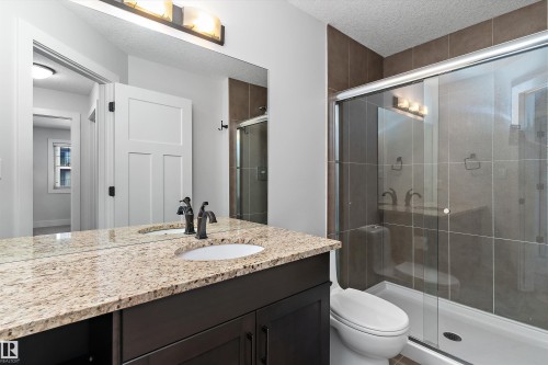 5811 Mullen Place Nw, Edmonton, AB - Indoor Photo Showing Bathroom
